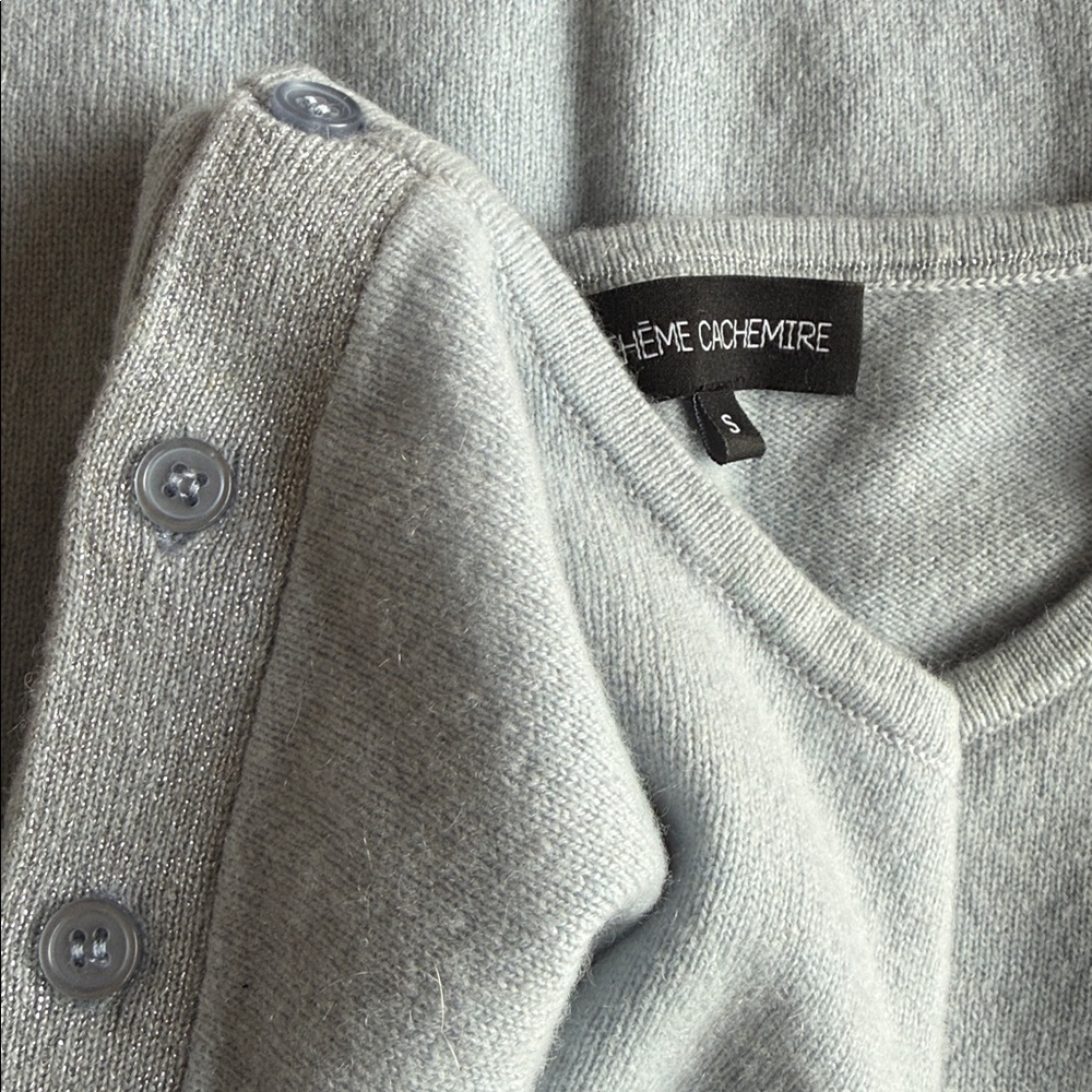 Powder blue/gray Sweater. - Picture 7 of 11